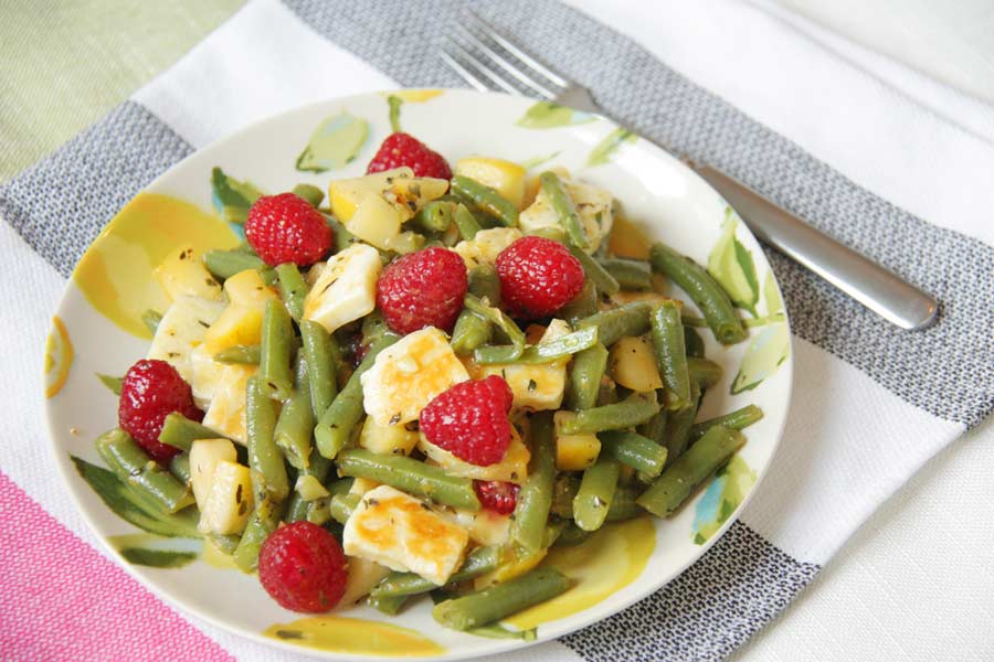 Sommerlicher Fisolensalat mit Himbeeren